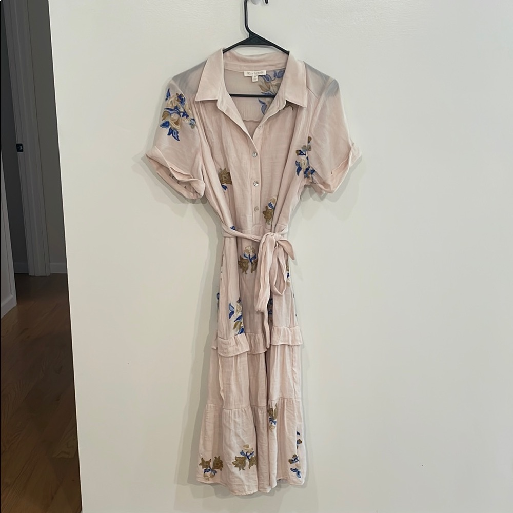 Fig + flower Floral Embroidered Beige Dress anthropology size medium
